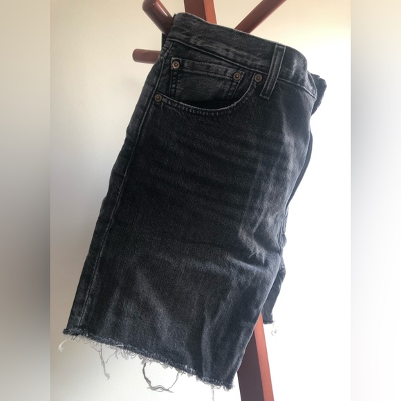 Men’s Levi jean shorts - Picture 4 of 6